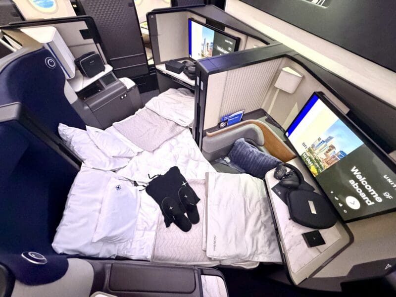 United B787-9 Polaris Studio suites