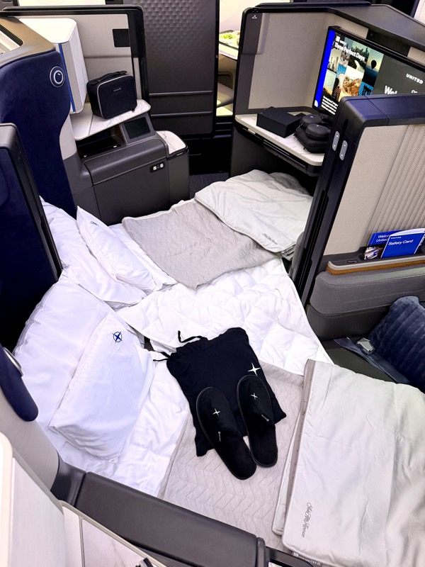 United B787-9 Polaris Studio suites