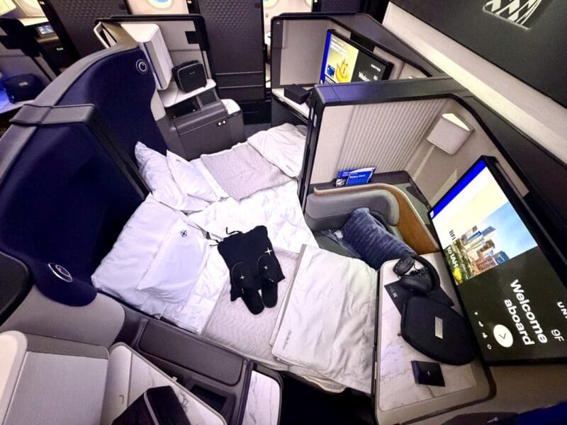 United B787-9 Polaris Studio suites