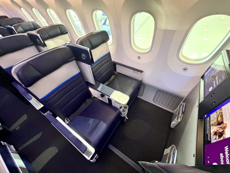 United B787-9 Premium Plus
