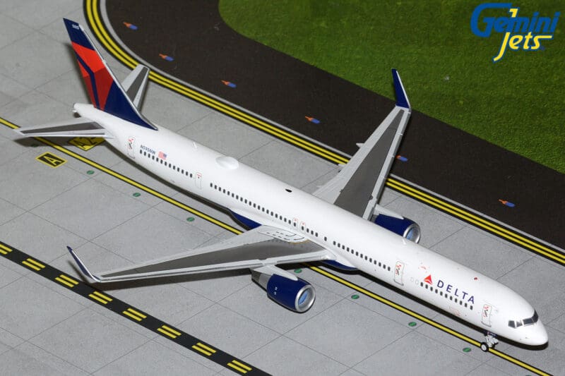 GeminiJets G2DAL1418 1:200 Delta Air Lines Boeing 757-300 N595NW