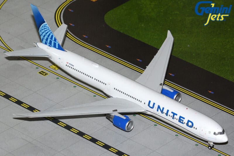 GeminiJets G2UAL1445 1:200 United Airlines Boeing 767-400ER N76064